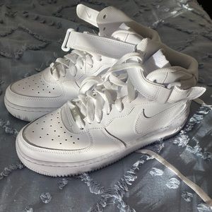 BRAND NEW NEVER WORN High top Nike Air Force ones- size men 6.5 Woman’s 7-8
